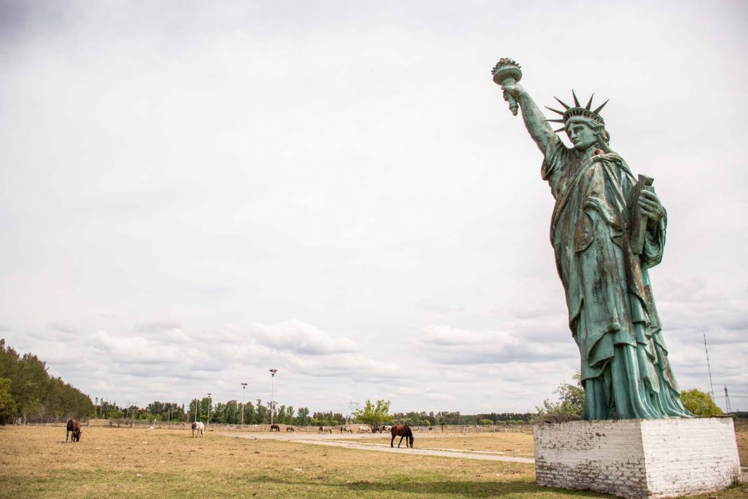 La historia de la Estatua de la Libertad de General Rodríguez - Ladran